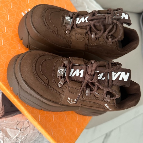 New sneakers Wolfe I bought them but the size didn't fit me. - Picture 5 of 10